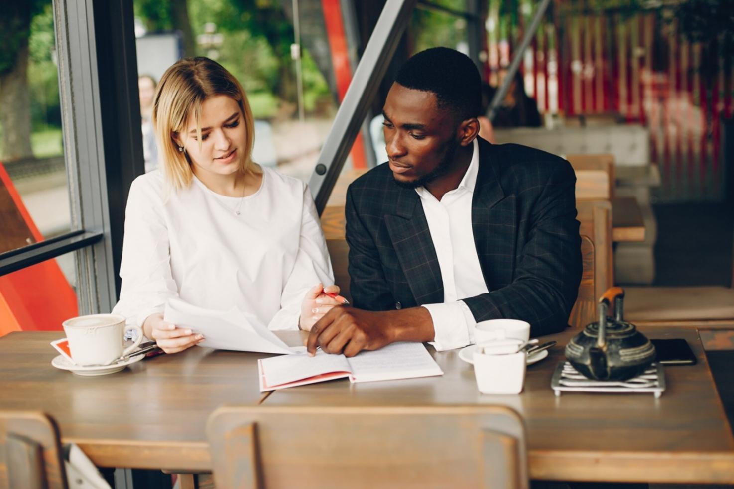 Analyse de données financières sur écran d'ordinateur